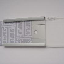 plaque de porte en profil aluminium et plaque Plexiglas simple et économique