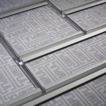 plaque de porte en profil aluminium et plaque Plexi vue de la gamme