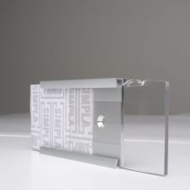 plaque de porte en profil aluminium et plaque Plexiglas simple et économique
